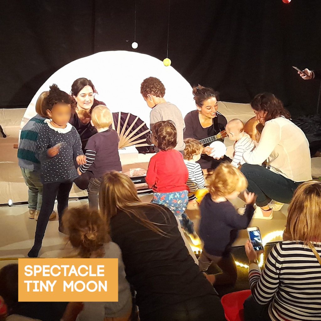 Spectacle Tiny Moon durant la deuxième édition de la semaine de la parentalité et petite enfance - Novembre 2022